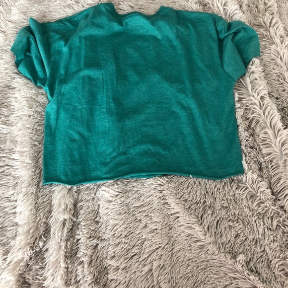 Bonita Cropped Graphic Tee NWOT - Picture 2 of 3